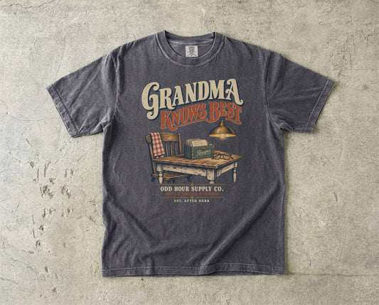 GRANDMA Knows Best vintage badge T-shirt in Pepper, Comfort Colors 1717 front view